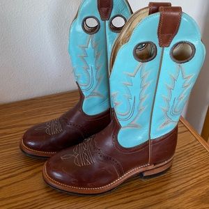 Boulet cowboy boots. Round toe